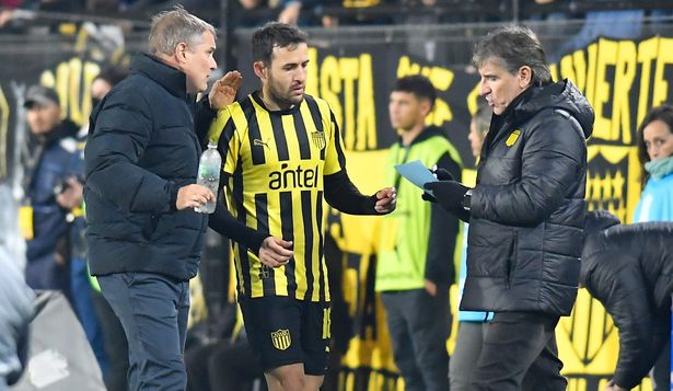 Diego Aguirre, Camilo Mayada y Juan Verzeri de Peñarol