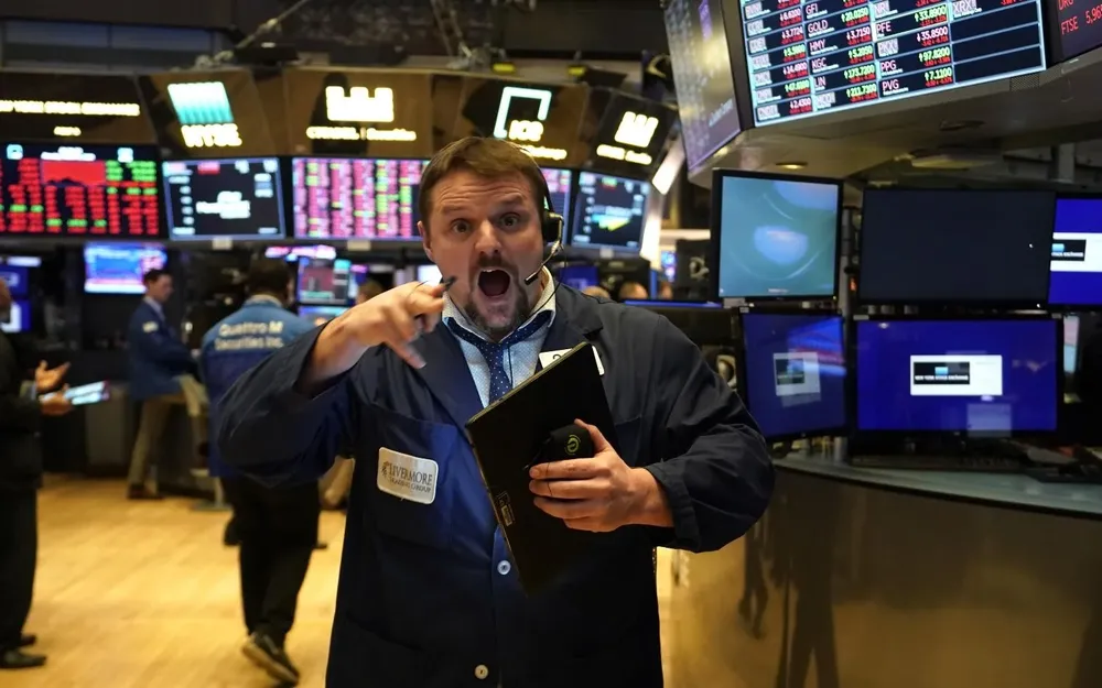 Los bonos y acciones argentinas, con subas en Wall Street tras la aprobación de la ley Bases.