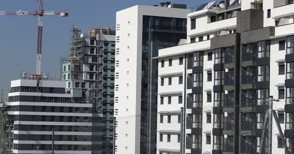 Los créditos en España cayeron en marzo, pero siguen siendo una inversión favorable para inversores de América Latina.