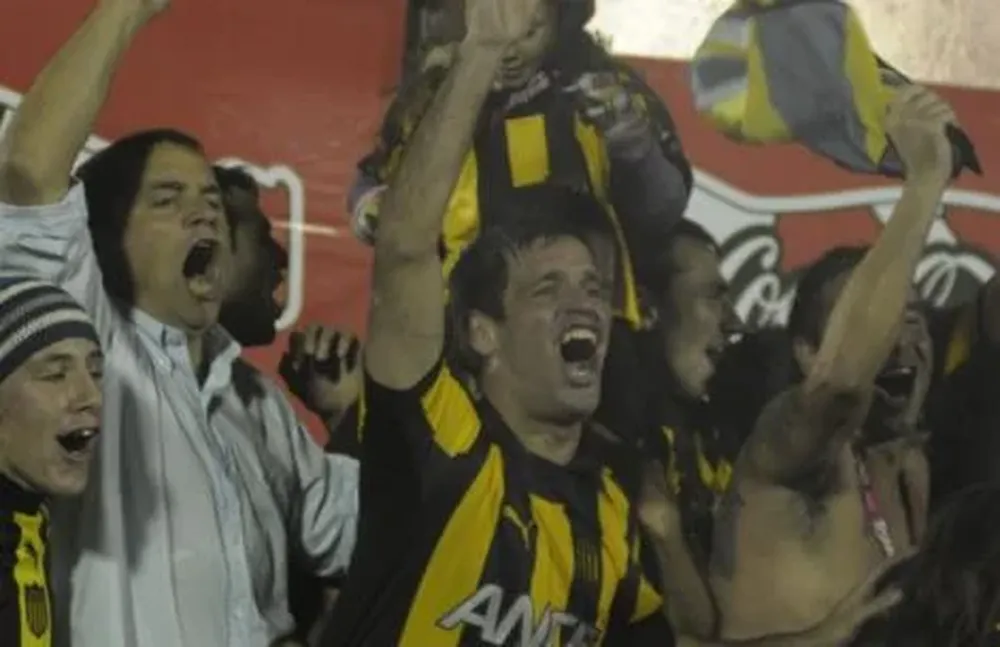Otros tiempos. Agurrie, Pacheco y Sosa festejando el Uruguayo