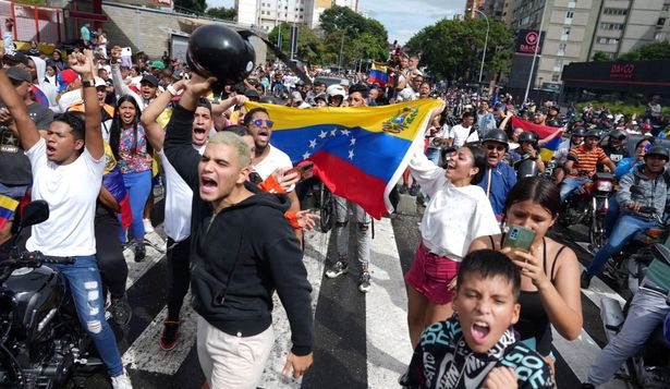 Manifestantes salieron a protestar en Caracas y en zonas del interior del país.