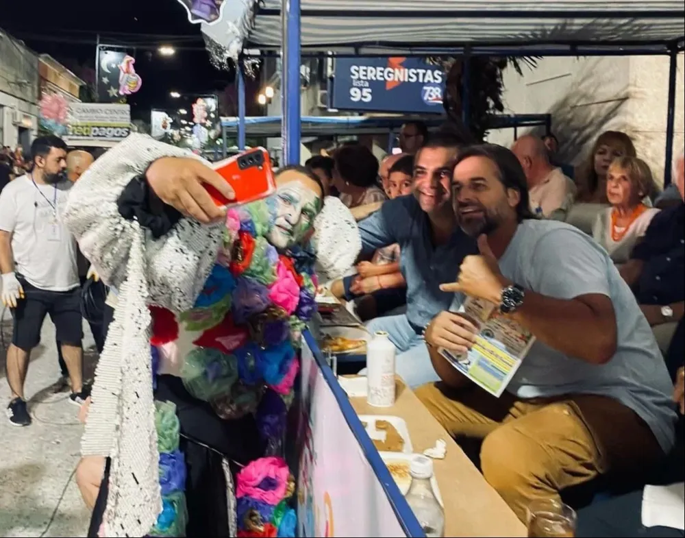 Lacalle Pou en el carnaval de Melo