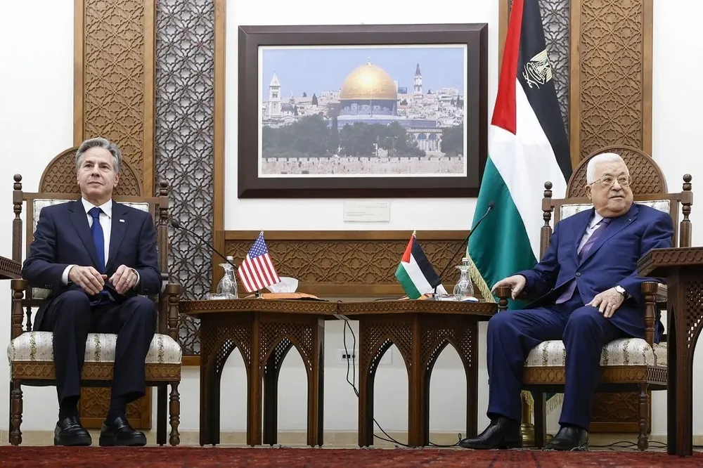 La reunión terminó sin ningún comentario público, y no quedó claro si la falta de declaraciones indicaba que la reunión no había tenido buenos resultados.