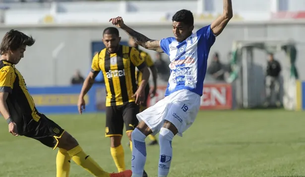 Un paso en falso para Peñarol: empató 1-1 con Juventud en Las Piedras