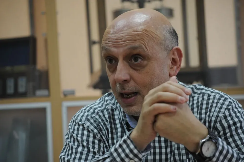 El científico dijo que las alertas al gobierno tendrán que hacerse con una antelación de un mes