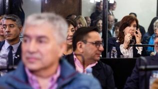 Lázaro Báez (en primer plano) y Cristina Kirchner durante el primer día del juicio por la "causa Vialidad" en mayo de 2019.