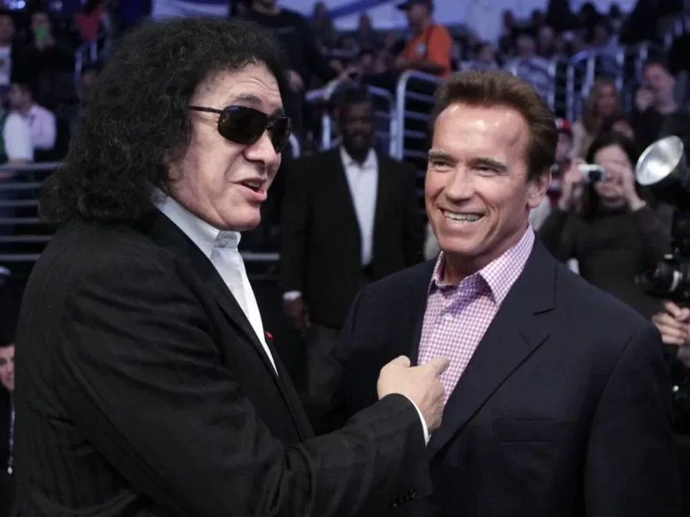 Gene Simmons y Arnold Schwarzenegger