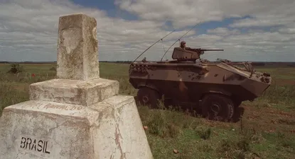 Blindado patrulla frontera entre Uruguay y Brasil