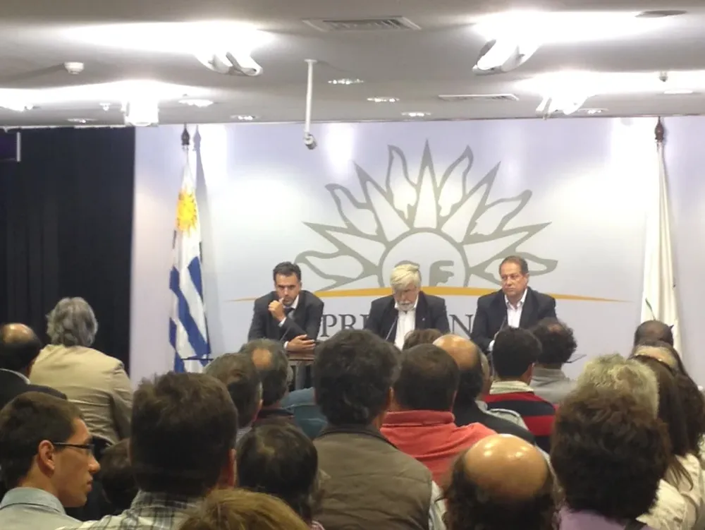 Orsi, Bonomi y Ezquerra en la conferencia de prensa