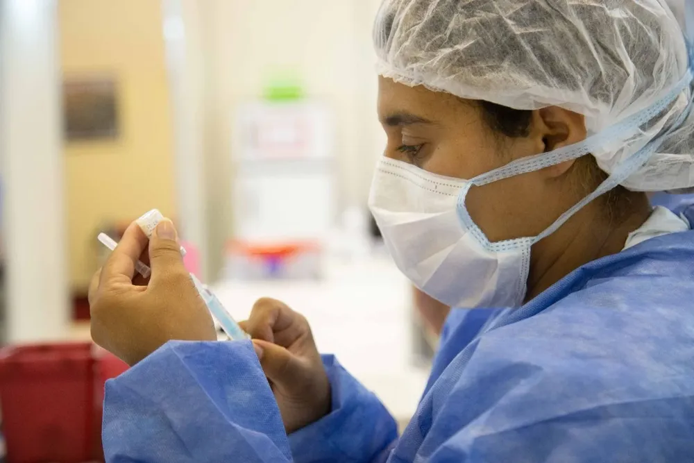 Informe sobre efectos adversos de las vacunas contra el COVID