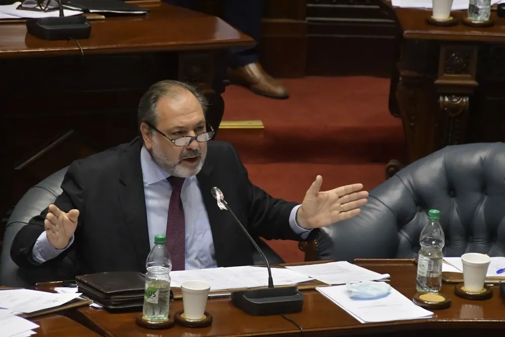El senador Jorge Gandini en el plenario del Senado