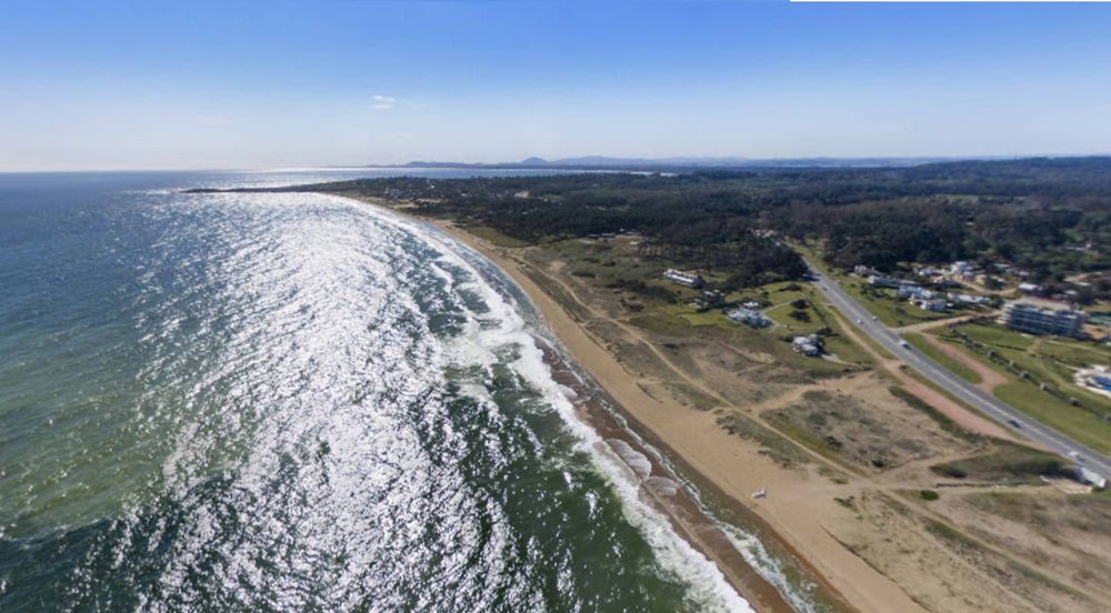 Vista aérea entre Playa de Las Grutas y Piedras del Chileno