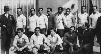 LÉquipe dUrugay, dice la leyenda de esta fotografía del equipo olímpico de fútbol 1924