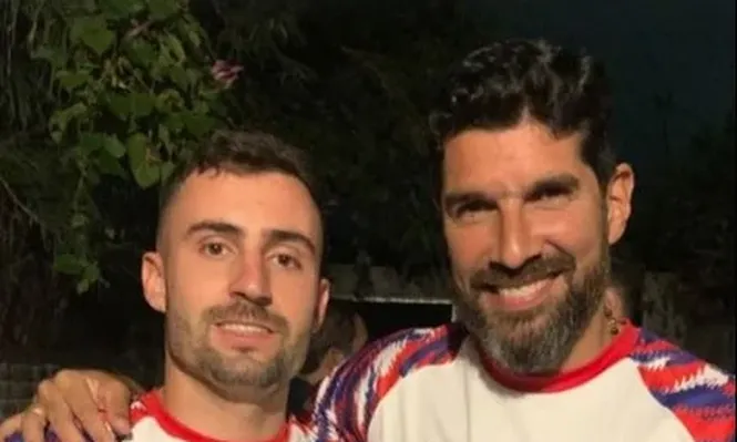 El arquero de Lavalleja, Valentín Melgar, y Sebastián Abreu