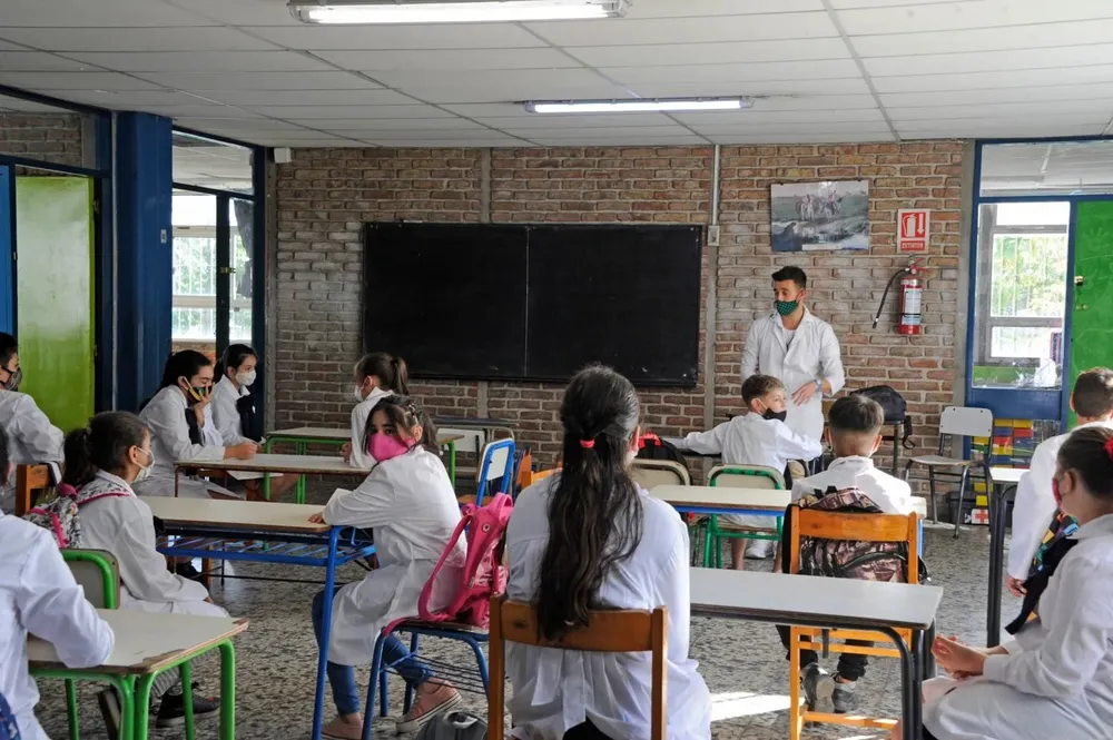 El gobierno pretendía terminar el mes con un mayor nivel de presencialidad en la educación