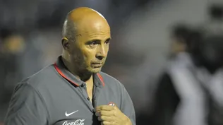 Revisan contratos y premios sospechosos de Sampaoli