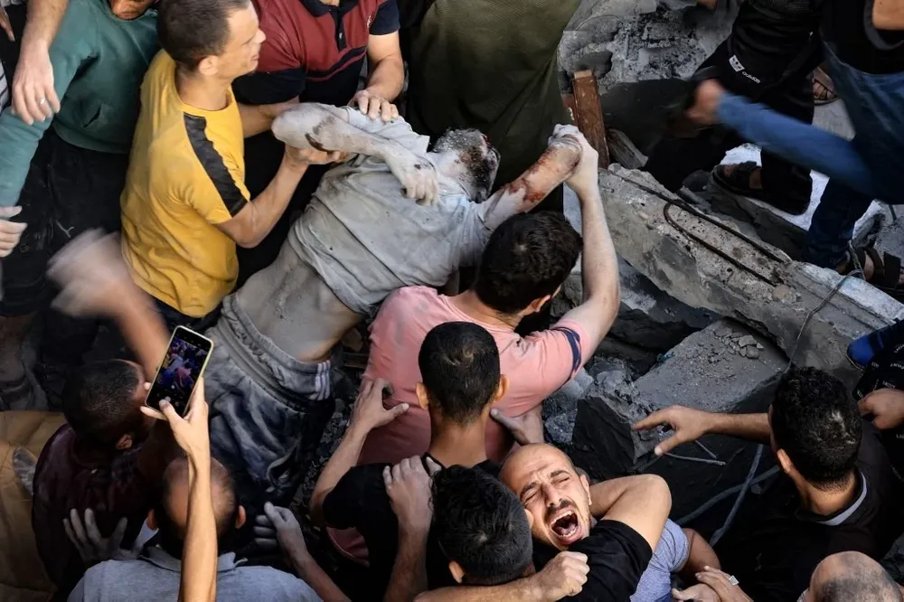 Hamás detalló que Israel bombardeó directamente viviendas y añadió que la mayoría de las víctimas fatales son niños y mujeres.