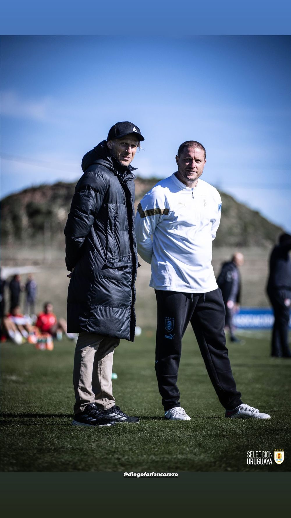 Diego Forlán y Diego Ruso Pérez en el amistoso de la sub 20 y Durazno FC