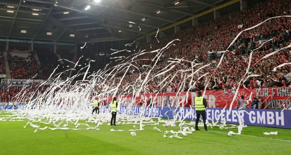 El partido entre Mainz y Friburgo también tuvo una protesta contra los partidos de los lunes