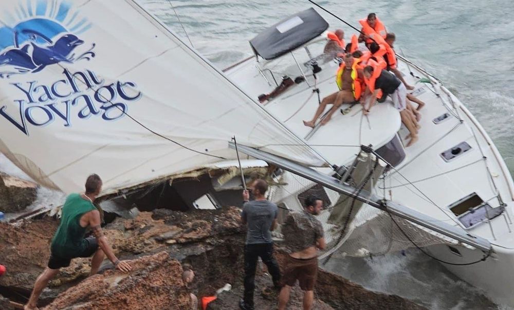 Rescate de los nueve tripulantes de un velero en Cala Saona, en el litoral de Formentera
