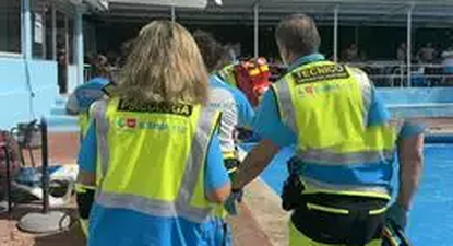 Sanitarios del Summa 112 en una piscina&nbsp;