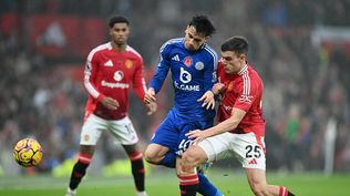 Manuel Ugarte con Manchester United ante Leicester City por la Premier League
