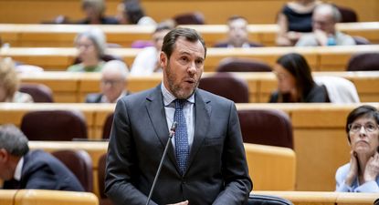 El ministro de Transporte y Movilidad Sostenible, Óscar Puente, durante una sesión plenaria en el Senado.