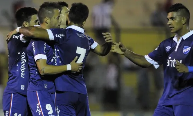 Nacional celebró en su debut