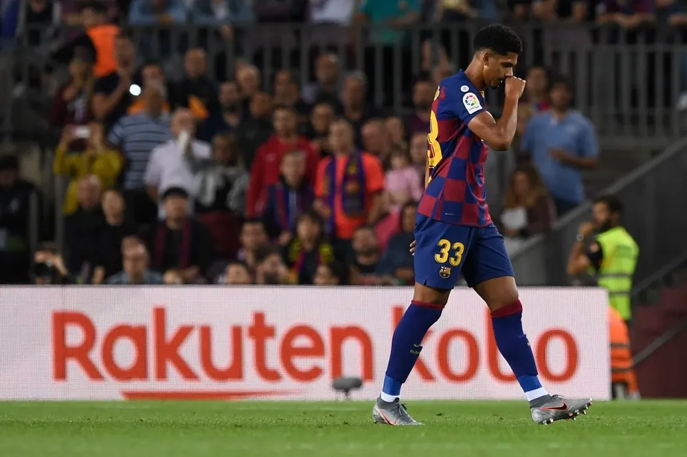 Araújo se fue expulsado en su debut en Barcelona