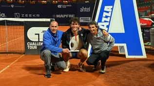 Tristan Boyer, ganador del Uruguay Open 2024, junto a Marcelo Filippini