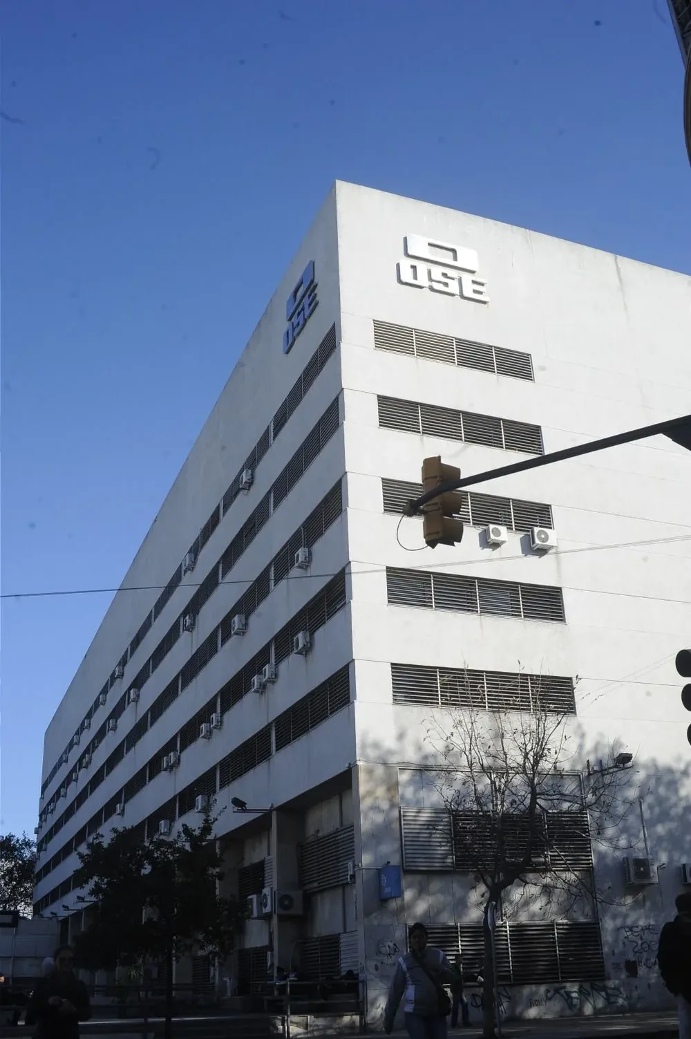 fachada de OSE. (Archivo)