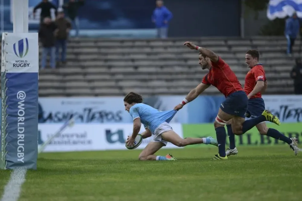 Santiago Arata y el try que abrió el partido