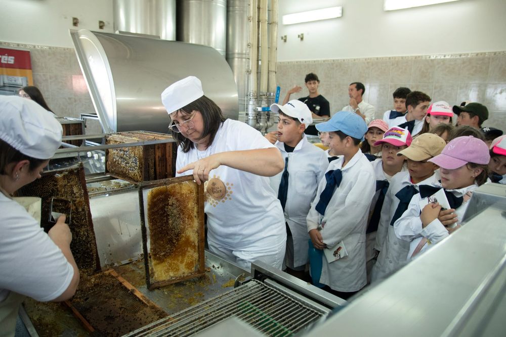 Escolares y liceales fueron invitados al acto inaugural.