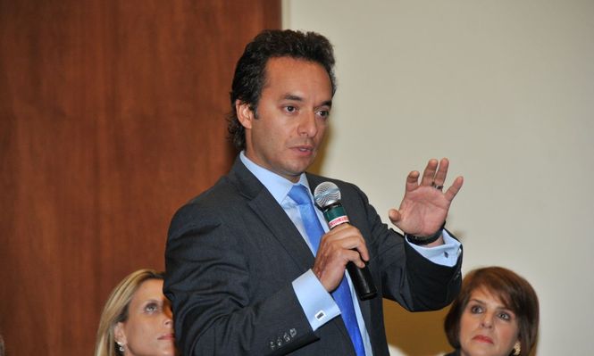 El mercado laboral en EEUU está en punto muerto, dice un economista colombiano que trabaja en Wall Street