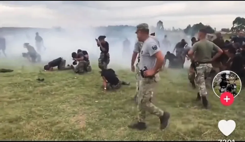 Entrenamiento con gases de la Guardia Republicana