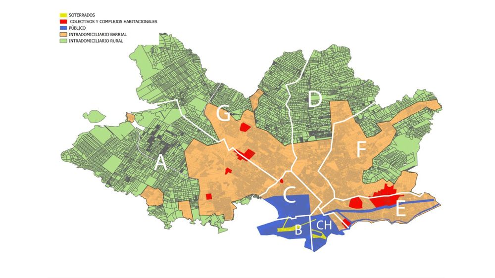 Mapa del plan de Mario Bergara de aplicar diferentes modelos de limpieza, superpuesto a los límites de los municipios de Montevideo