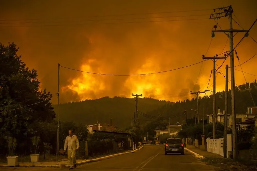 Incendio en la la isla griega de Eubea, la segunda más grande del país