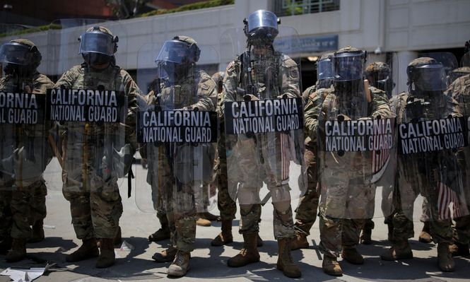 El presidente estadounidense, Donald Trump, ordenó el despliegue de 2.000 soldados de la Guardia Nacional a Los Ángeles.