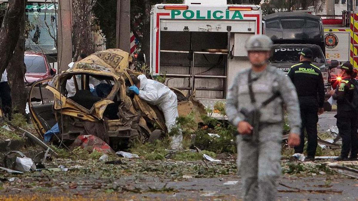 Un atentado con explosivos en Cali y el derribo de un helicóptero de la ...