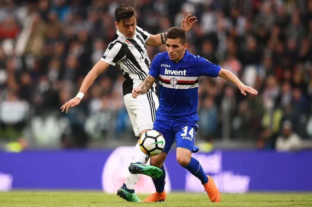 Paulo Dybala y Lucas Torreira