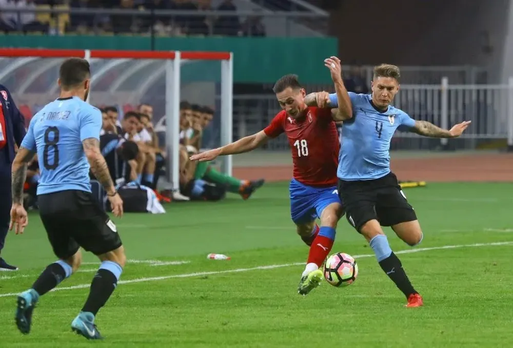 Guillermo Varela con Uruguay