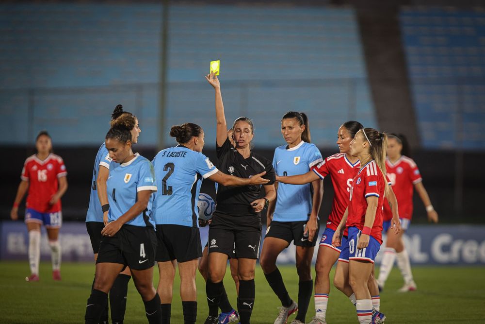 Imagen del partido entre Uruguay y Chile por la Liga de Naciones Femenina