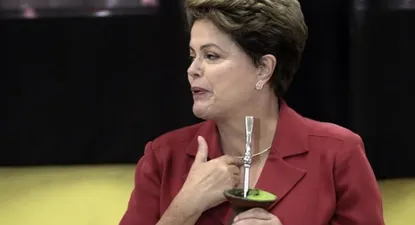 Dilma, quien vivió en Rio Grande del Sur, votó en Porto Alegre y tomó mate antes de hablar con los periodistas