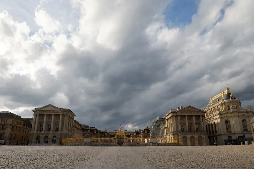 El Palacio de Versalles fue otra vez amenazado en momentos que Francia declaró el estado de “emergencia atentado”.