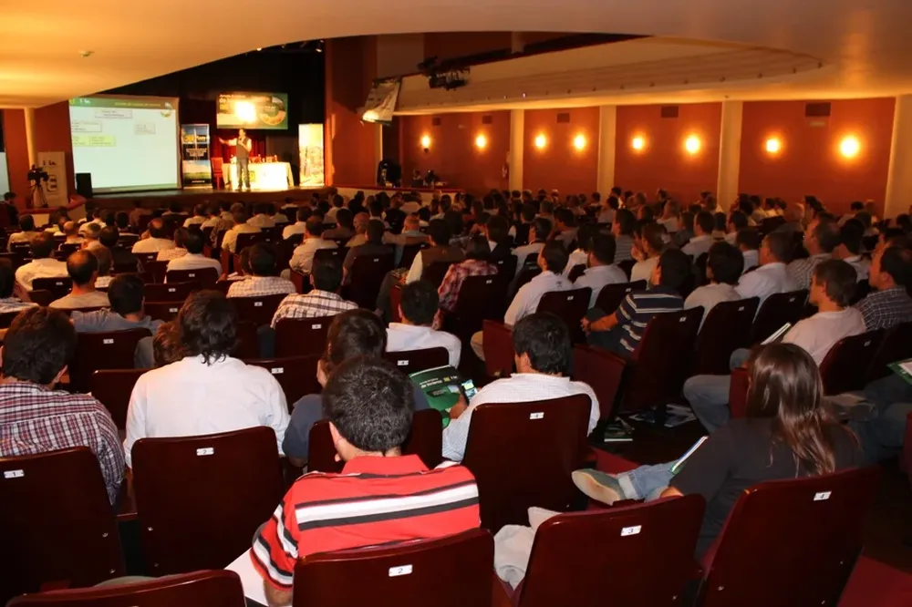 Mucha gente concurrió a Mercedes y mucha participó on line