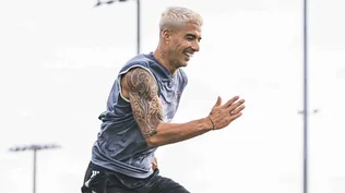 Luis Suárez y su nuevo look platinado