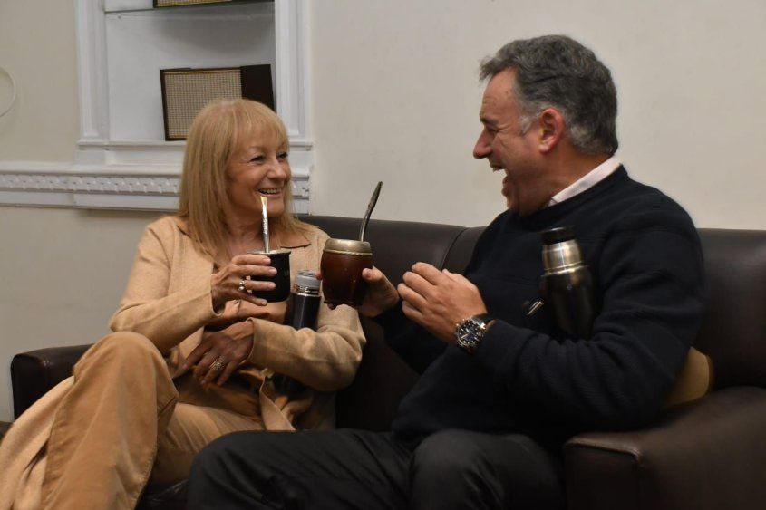 Carolina Cosse y Yamandú Orsi en la sede del Frente Amplio