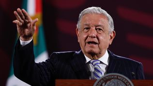 AMLO se despide del poder con una alta popularidad en México y le delega un polémico plan de reformas a Sheimbaum