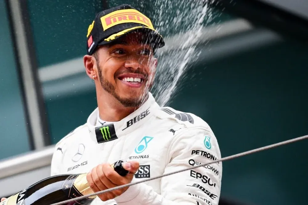 Lewis Hamilton va por su cuarto título de campeón del mundo.