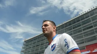 El niño que se sacaba fotos con la tricolor cumplió su sueño en el Parque Central